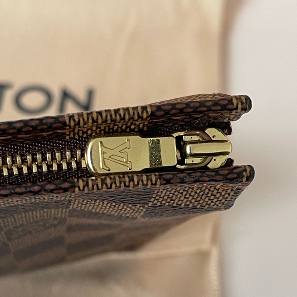 LOUIS VUITTON Damier Ébène Toiletry 26 discontinued - Picture 4 of 11